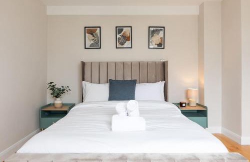 Belfast Central District Apartment | Modern Penthouse Apartment 2 Bed, 2 Bath Sleeps 6 City Centre