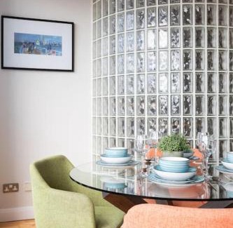 Belfast Central District Apartment | Modern Penthouse Apartment 2 Bed, 2 Bath Sleeps 6 City Centre