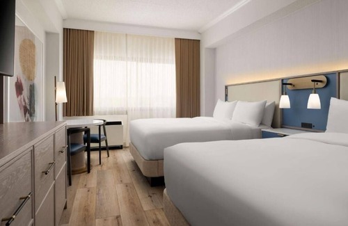 White Plains Hotel | Modern Pet-Friendly Two Queen Room Close to NYC Day Trips