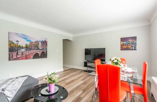 Hamilton Apartment | Modern Pet-friendly 1BR Near Downtown Hamilton