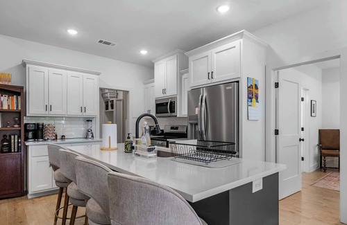 Bella Vista House | Modern Pet-Friendly Home in Bella Vista
