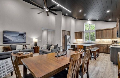 Nekoosa Apartment | Modern Pines | Hot Tub · Theater · Arcades · Luxe