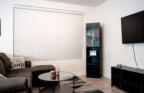 Salt Lake City Apartment | ✭Modern Place ✭ Great Location ✭ Gym, Pool, +More✭