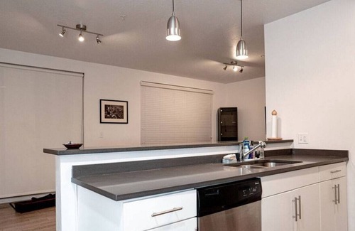 Salt Lake City Apartment | ✭Modern Place ✭ Great Location ✭ Gym, Pool, +More✭