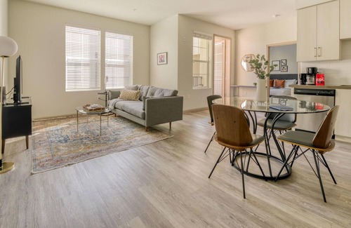 Pleasanton Apartment | Modern Pleasanton 1BR, Parking + Pet-Friendly