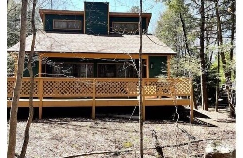 Drums House | Modern Poconos House, 3br 2ba, HOT TUB, Privaten