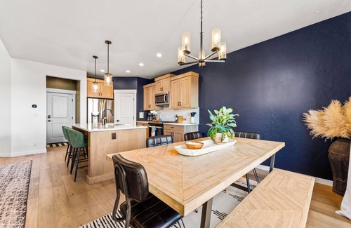 Southwest Ada County Alliance House | Modern - Pool - Blackstone - Turf Backyard - Stocked Kitchen