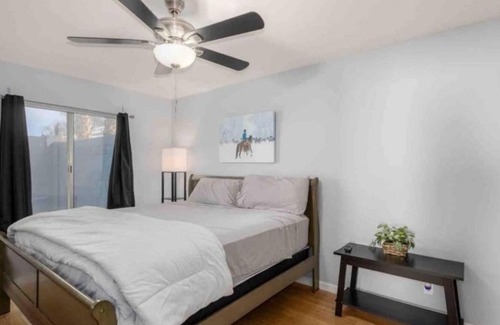 Scottsdale House | Modern Pool / Minutes from Old Town / Sleeps 8