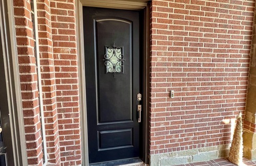 Katy House | Modern, pristine house with central AC, workstation, and washer dryer in unit