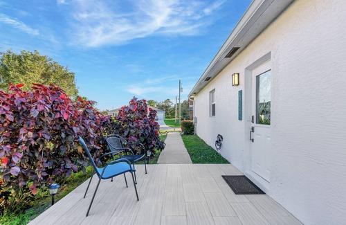 Port Saint Lucie Apartment | Modern Private 2 BR 1 BA and Kitchen Near the Beach