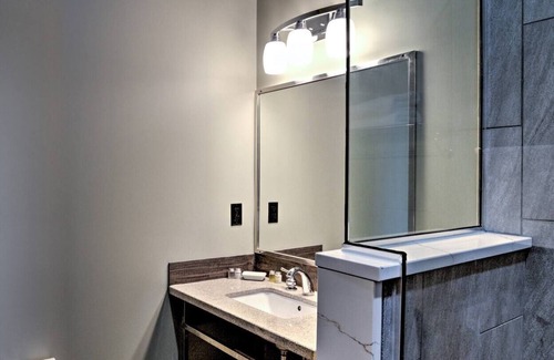 Hickory Apartment | Modern & Private Downtown Hickory Guest Retreat!