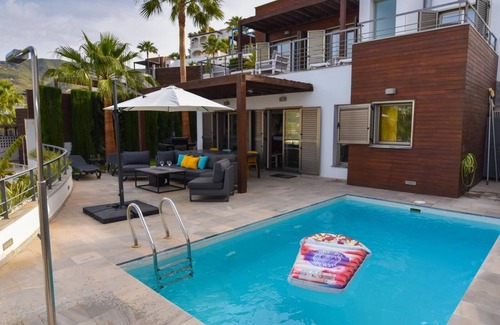 Almunecar Villa | Modern property with a private pool