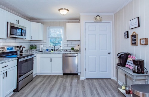 Fayetteville House | 🌸 Modern, Quiet 3BR/1BA Home 🌸