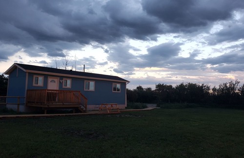 Vulcan County Cabin | Modern Quiet Cabin with Mountain Views.
