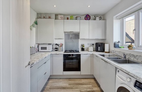 Cheadle House | Modern Quiet House Airport Links | Pass the Keys