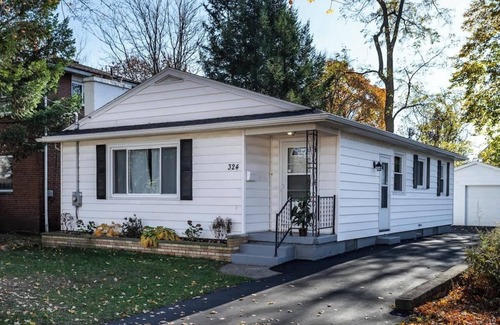 East Rochester House | 💫Modern & Quiet Suburban Ranch Mins to Dtwn/Stores