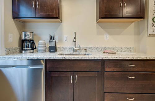 Northwest Raleigh House | Modern Raleigh Retreat w/ Backyard & Fire Pit!