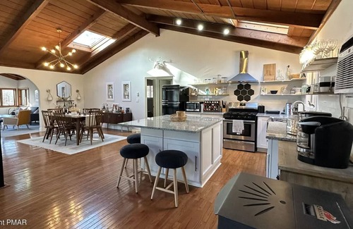 Bushkill House | Modern ranch-style Bushkill home near all 4 season activities. Pet-friendly!