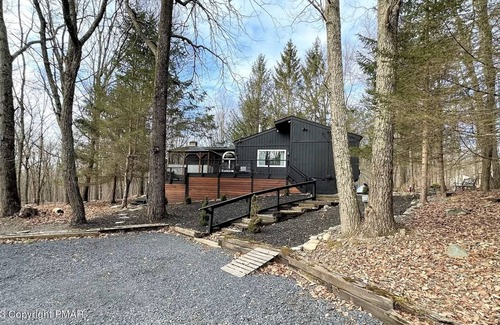 Bushkill House | Modern ranch-style Bushkill home near all 4 season activities. Pet-friendly!