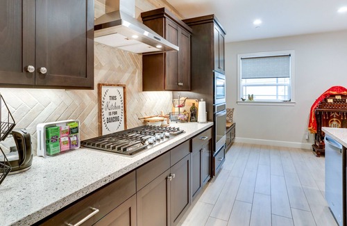 Redding House | Modern Redding Home - 7 Mi to Sundial Bridge!