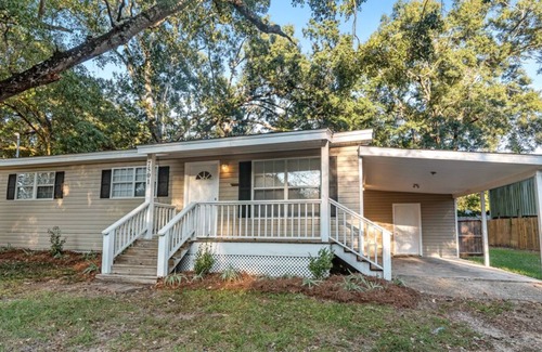 Saint Elmo House | Modern Rehab on Tung