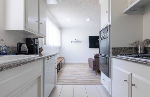 Beverly Hills Apartment | Modern, Relaxing and Beautiful Apt