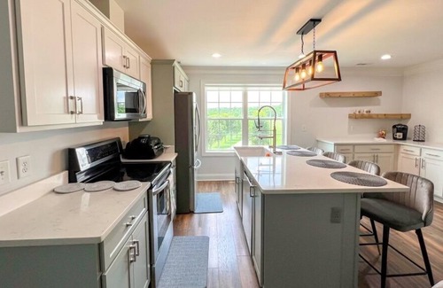 Unionville Apartment | Modern Relaxing Getaway