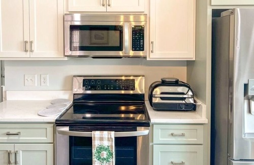 Unionville Apartment | Modern Relaxing Getaway