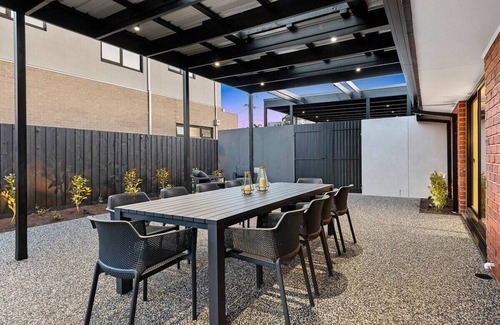 Safety Beach House | Modern&Relaxing Home in a Prime Beachside Location*