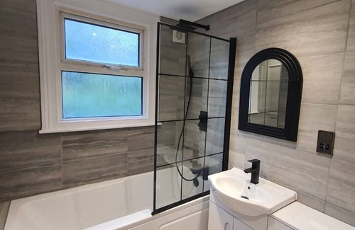 Woolwich Common House | Modern Remodeled Contemporary House