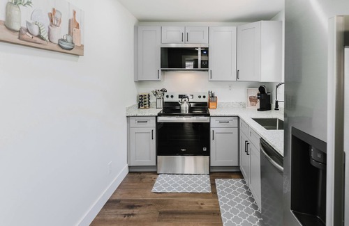 College Heights House | Modern Renovated 3-Bed Near Ann Arbor & Ypsilanti
