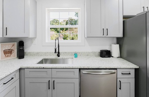 College Heights House | Modern Renovated 3-Bed Near Ann Arbor & Ypsilanti