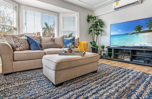 Talmadge House | Modern Renovated 4BR Estate Mins to Beach/Airport