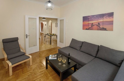 Pangrati Apartment | Modern Rental with Cozy Charm by GHH