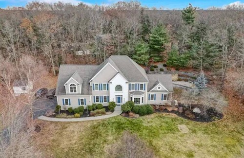 Norfolk House | Modern Residence 6 miles from Gillette