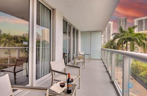 Hallandale Beach Apartment | MODERN Resort Modern apartment 2 BR 2 BR POOL