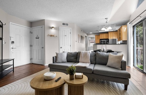 Englewood Condo | Modern Retreat | 2BR Retreat Near Denver | Gym