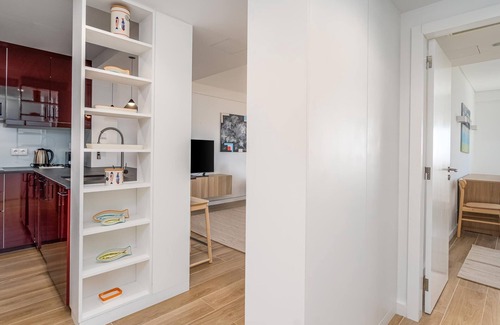 Meia Praia Apartment | Modern retreat by the sea