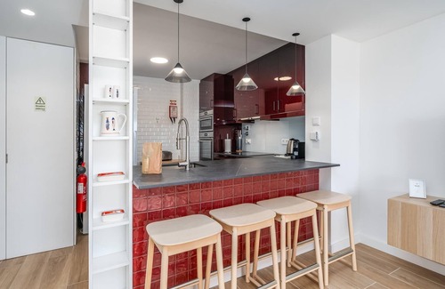 Meia Praia Apartment | Modern retreat by the sea