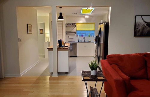 Mount Pleasant House | Modern retreat in peaceful neighborhood near beaches and downtown