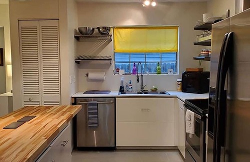 Mount Pleasant House | Modern retreat in peaceful neighborhood near beaches and downtown