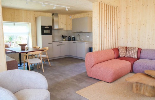 's-Gravenzande House | Modern Retreat Near Beach