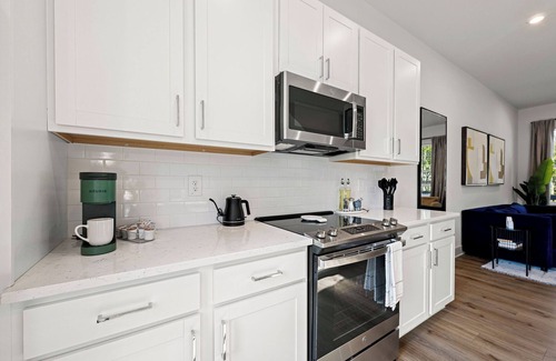 Chosewood Park House | Modern Retreat near Midtown/Downtown Walk to Beltline + Zoo Atlanta