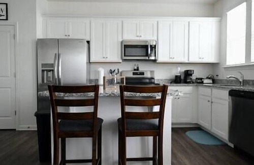 Pendergrass House | Modern Retreat Near Chateau Elan & Raceway
