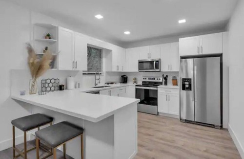 Buena Vista House | Modern Retreat Near Wynwod & Desing District