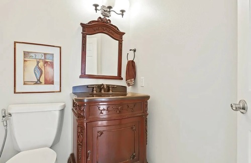 Happy Valley House | Modern retreat - stay minutes from Portland, Mt Hood, dining & nature attraction