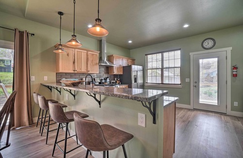 Cotter House | Modern Retreat w/Deck: Walk to White River!