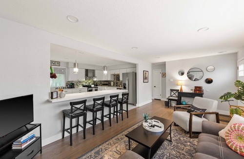 Lamar Heights Area House | Modern Retreat w/Patio & Sunset Views - Gray St