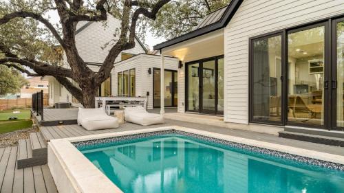 Bouldin House | Modern Retreat w Pool, Guest House & Deck Lounge Henley by AvantStay