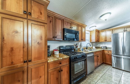 Alto Cabin | Modern Retreat with Hot tub & Pet Friendly!